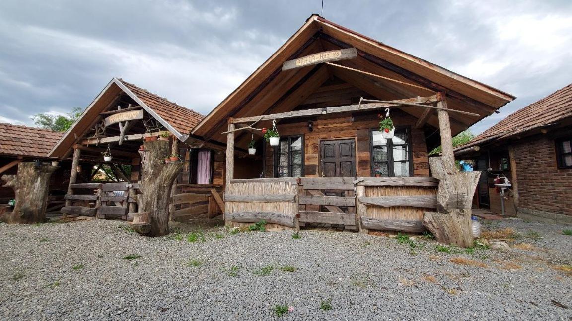 Casa Rustic Fehér&Fekete Vendégházak Sovata Esterno foto