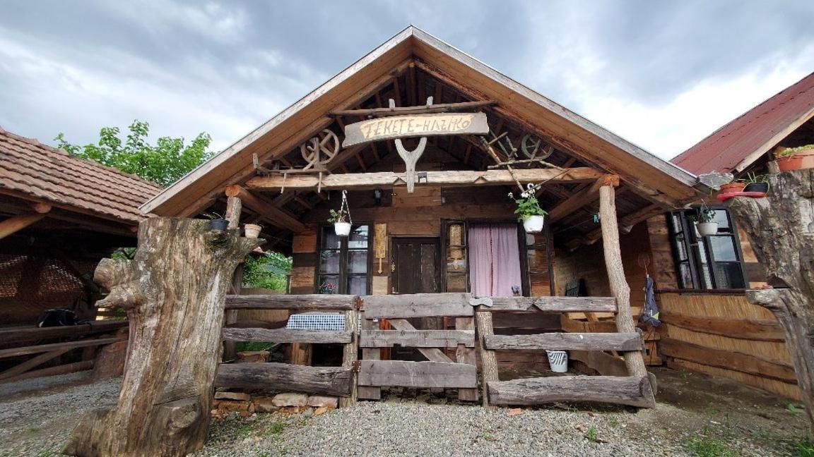 Casa Rustic Fehér&Fekete Vendégházak Sovata Esterno foto