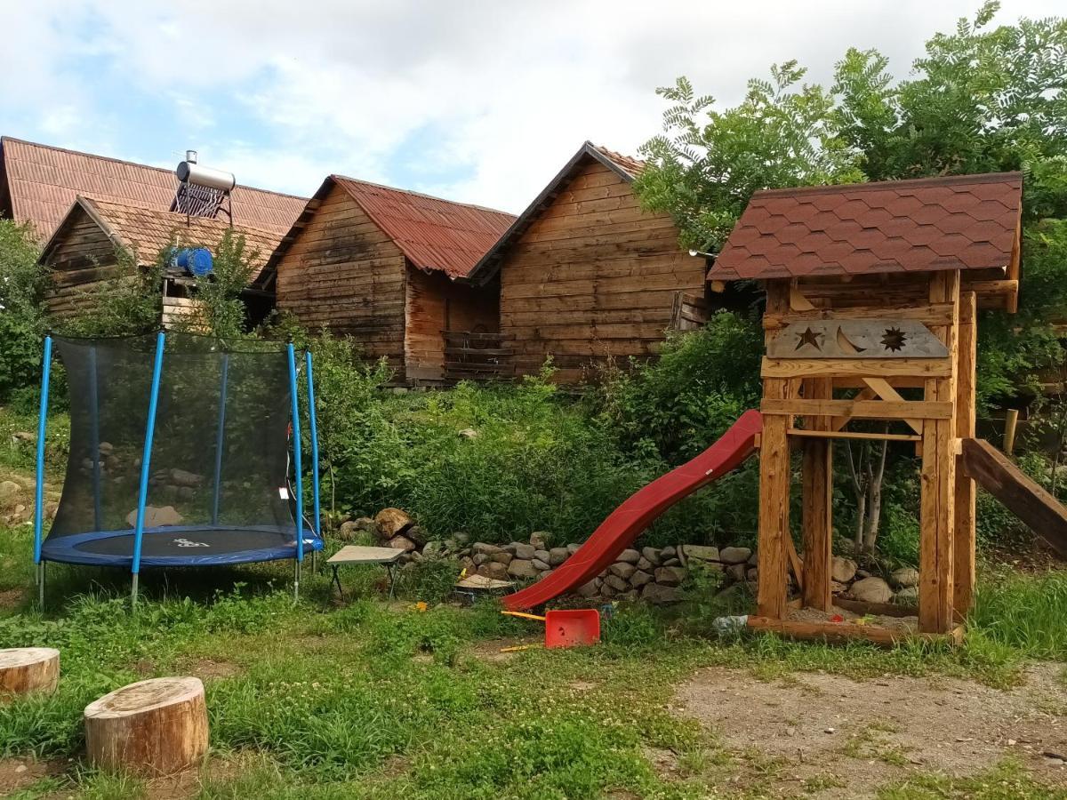 Casa Rustic Fehér&Fekete Vendégházak Sovata Esterno foto